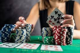 Aplikasi mobile bintangslot77 menampilkan saldo poin dan meja live dealer